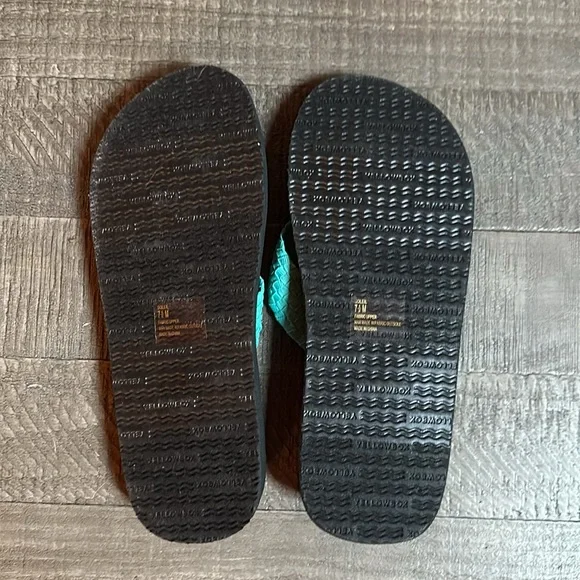 Yellow box flip-flops, turquoise size 7 1/2 - Picture 3 of 3